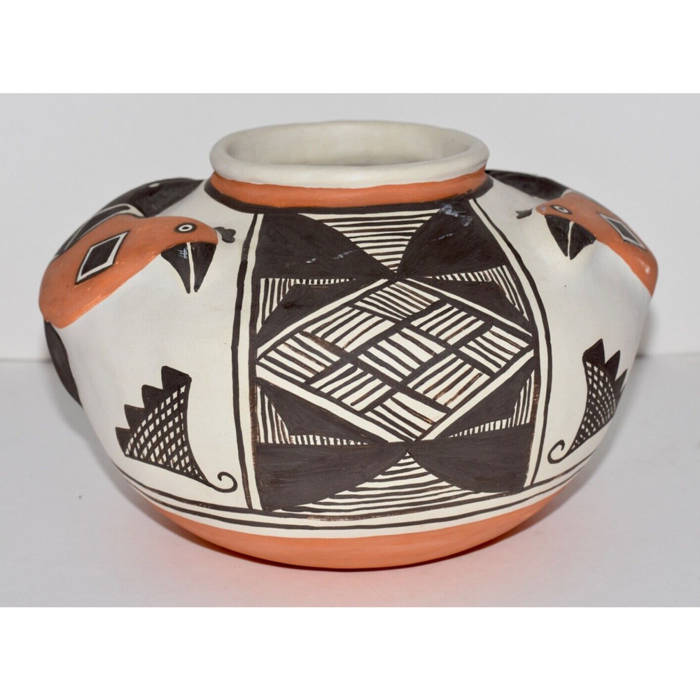 ACOMA POTTERY NATIVE AMERICAN HAND PAINTED VESSEL POT